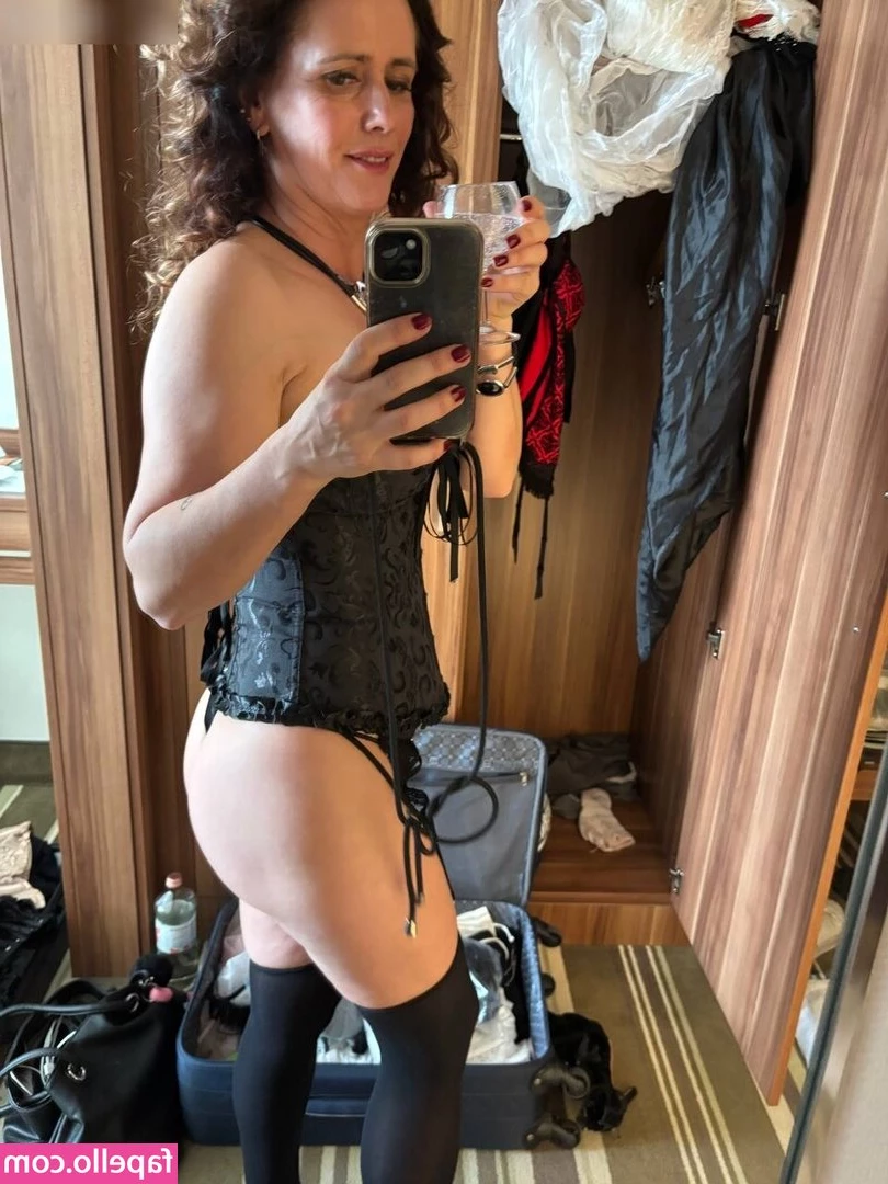 Sandraonlyprivat1975 - Who wants a dick pic rating  DM me