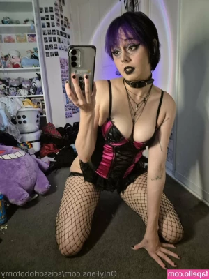 scissorlobotomy - Lick my soles  Dirty feet