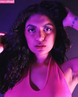 TheStartOfus - Don t mind the unicorn curl