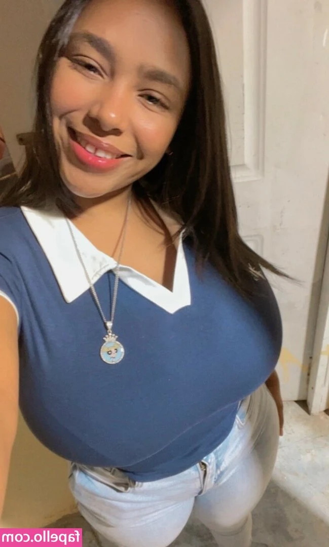 yuleisi2606 - Soo many titty pictures recently 🙈...if you miss seeing my booty