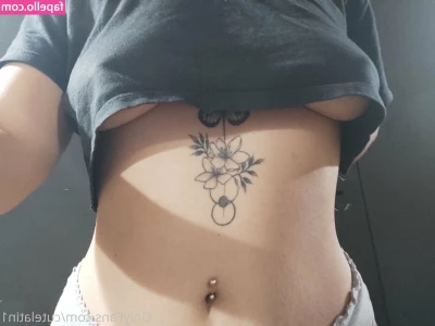 cutelatin1 - Sexy Cow Close-up