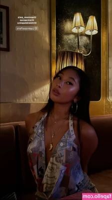 Jade Hallyday [ jade-hallyday ] - Do you think my tits look pretty in this picture ☺️