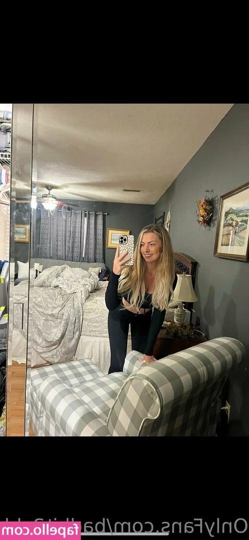 badbit3chbritt - let those tits out