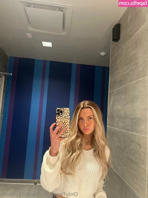 badbit3chbritt - Should I do Sexy Santa outfits  To get in the Holiday spirit