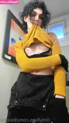 doxxxie - Do I look cute in this?
