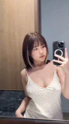 akane27 - stretching my wet virgin pussy out for daddy