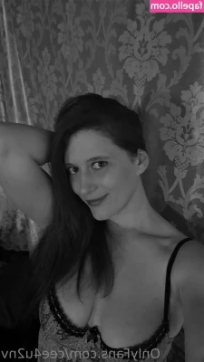  [ cee4u2nv ] - 💗I met my friend's mom again on a matching app with whom I had