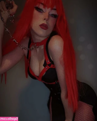 Sophie Nash [ sophie-nash ] - So, not porn related buuuuuuuut, I got a perfect pic of the Total
