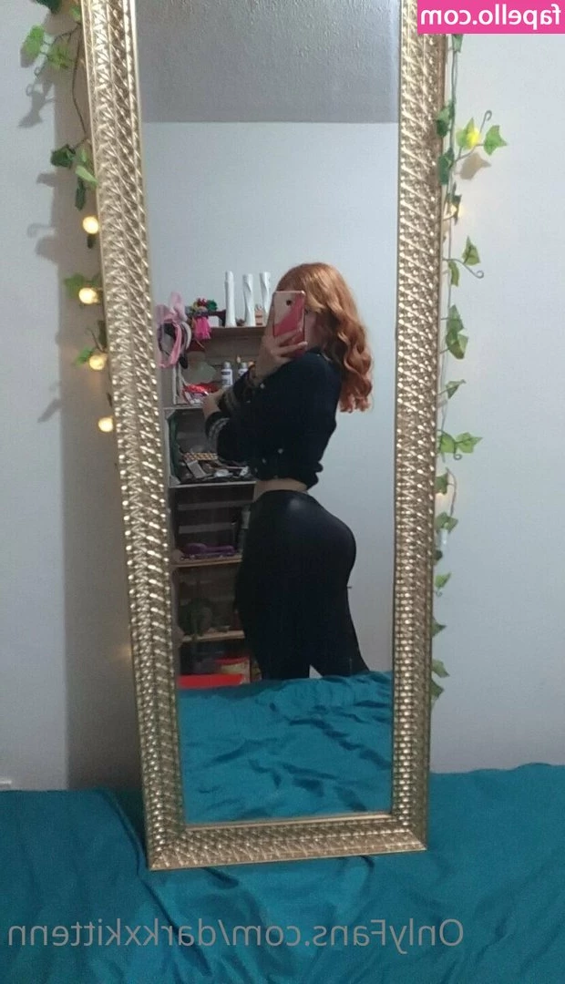 darkxkittenn - Dancing Naked By the Christmas Tree is FUN 🤩