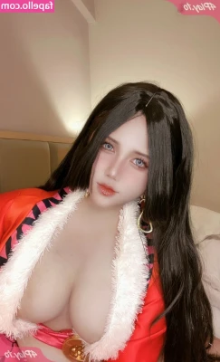 Charlotte LinLin [ charlotte-linlin ] - I want to feel you pull my hair while I’m going down on you. 🥵