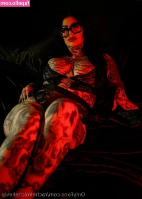 rachelmichellevip - Face down, ass up, and ready for Daddy to slide right in. 😏🍆