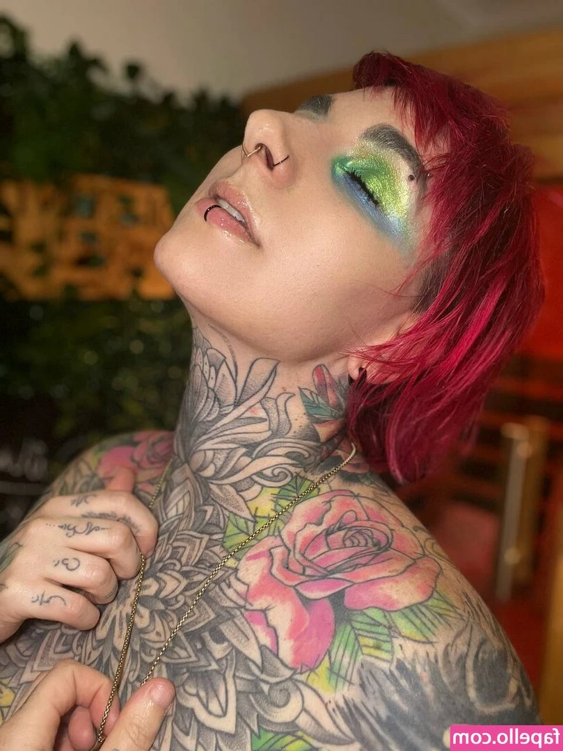 Twoootles [ twoootles-1 ] - Feeling naughty tonight 😈 who else is horny 🥵