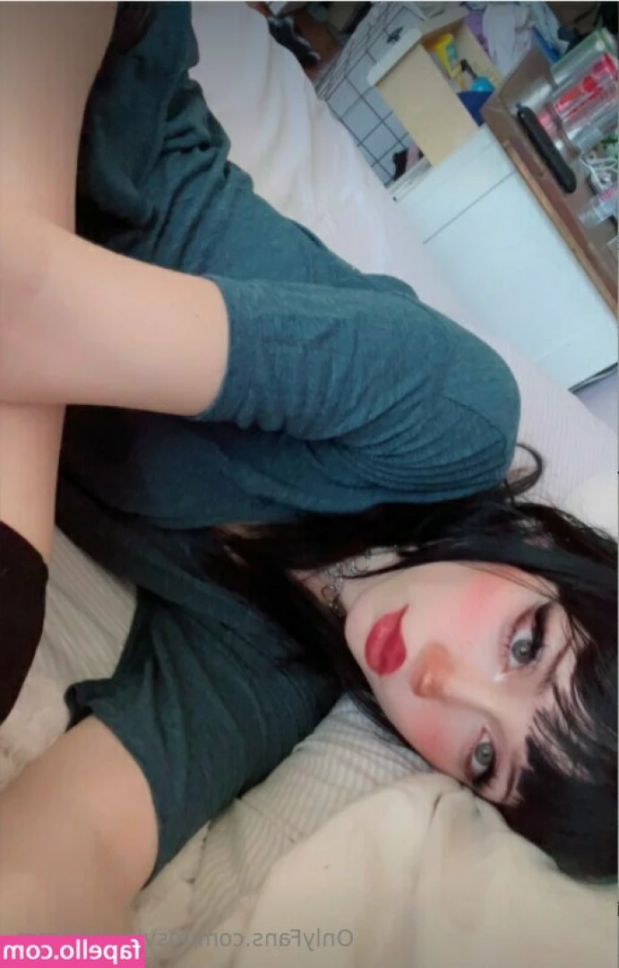 rosylaurenprem - Chez les abonnés elle est arrivée sans la main   Tu viens la voir