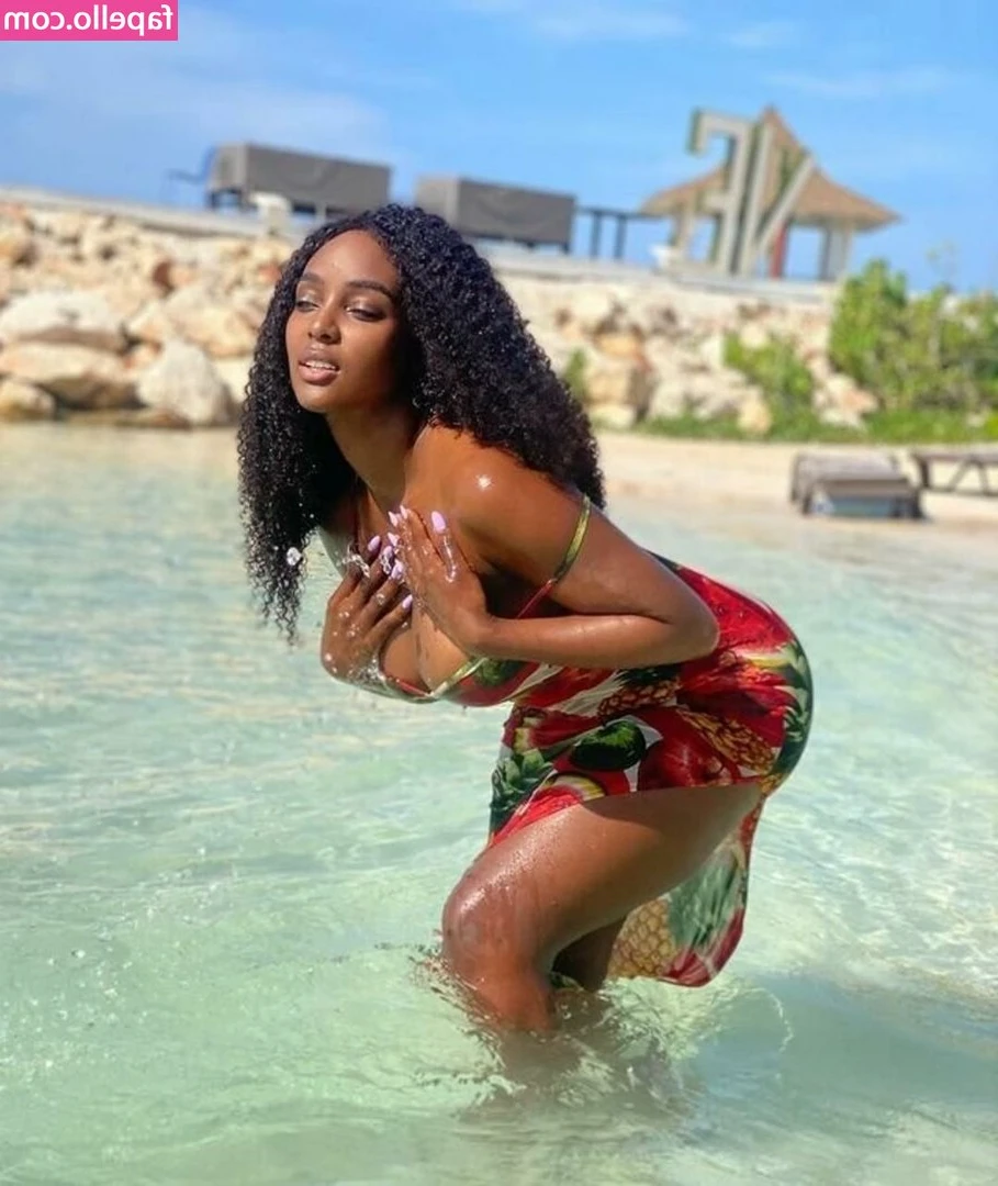 La Negra [ la-negra ] - Dirty thoughts running through my mind 🔥 take advantage 😈