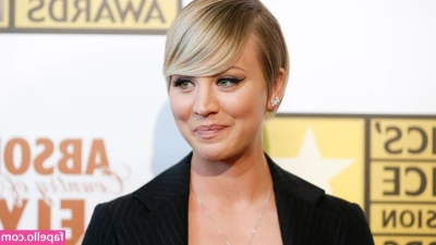 Kaley Cuoco [ kaley-cuoco ] - Crossdressing Gamer Jerks Off