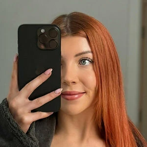 Thegirlinred0