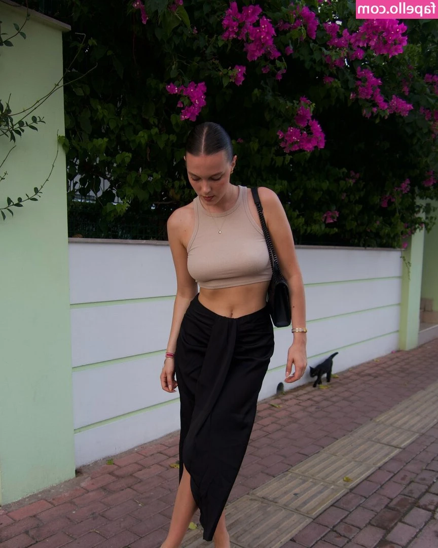 Nicajolie - 🫥Translucent🫥  Ok can I just say this video is FIRE.  I finally