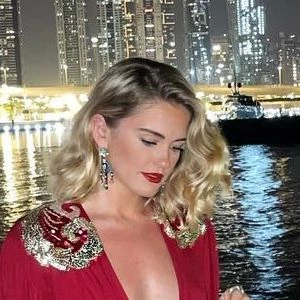 kayla-kleevage
