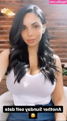 Tara Yazdi [ tara-yazdi ] - Santa came for me and I hope you do too🥰🎄🎁🎅
