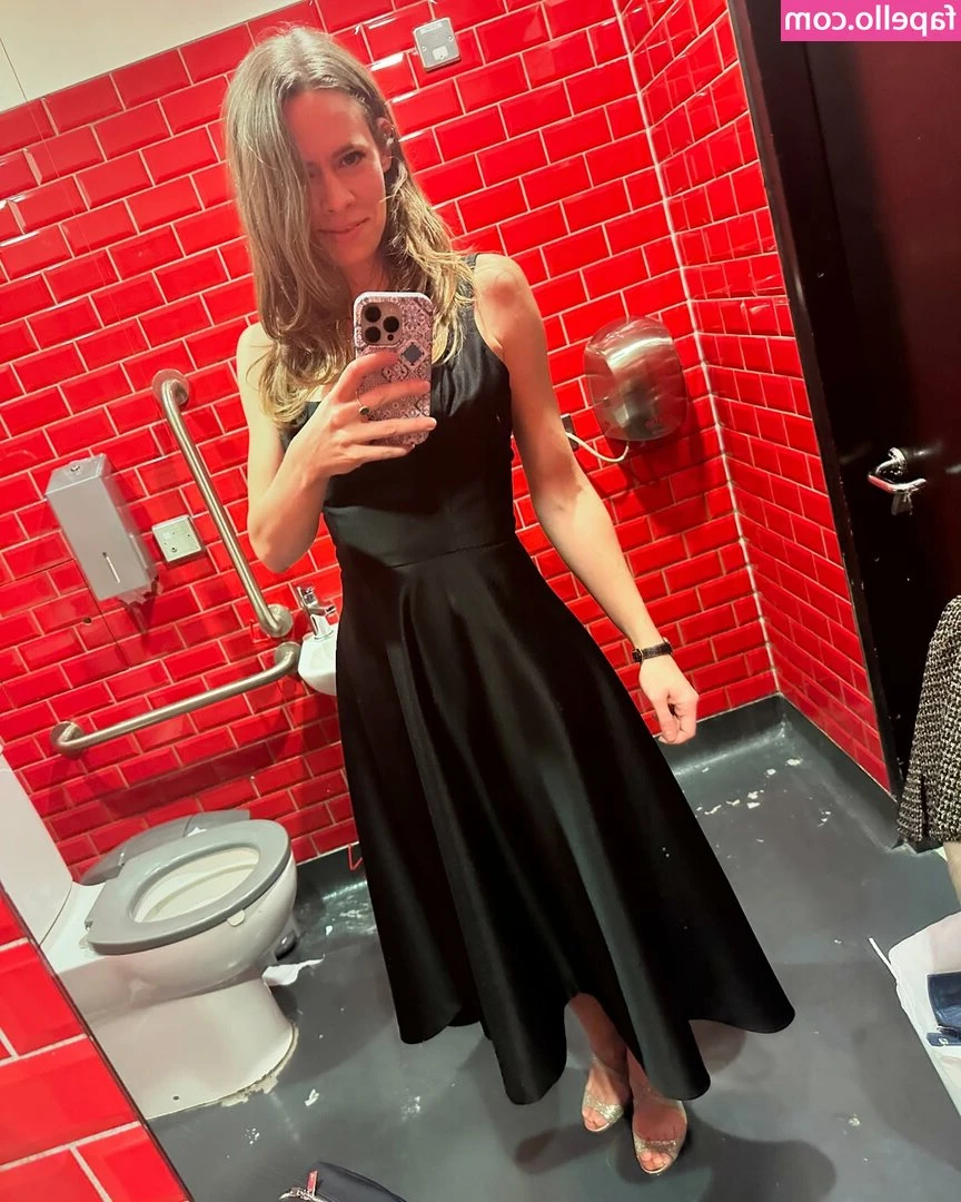 Kate Mason [ kate-mason ] - Dressed cute today, giving you a sexy peek.