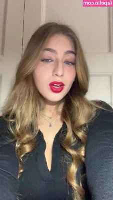 Francesca Salerno [ francesca-salerno ] - Do me favor and lick my sweaty feet