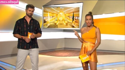 Annemarie Carpendale [ annemarie-carpendale ] - What if I just cut to the chase mmm?🤤 Are you ready to unzip your