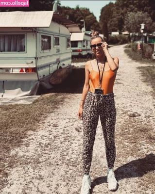 Annemarie Carpendale [ annemarie-carpendale ] - harness