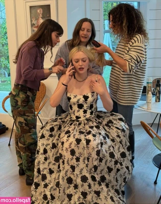 Dakota Fanning [ dakota-fanning-1 ] - Direct From The Set part 3