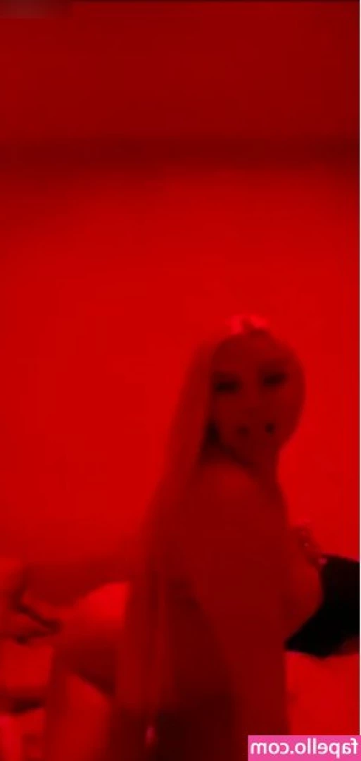 Blondebarbiebitch - This is something I’ve fantasized about for a while; what if Hansel