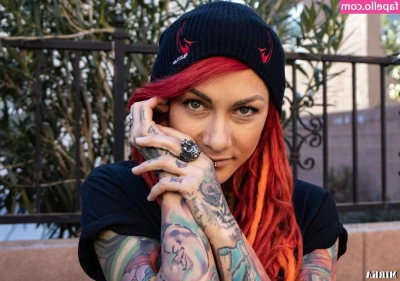 Lena Scissorhands [ lena-scissorhands-1 ] - Omg I’m in the official @suicidegirls Onlyfans August profile pic