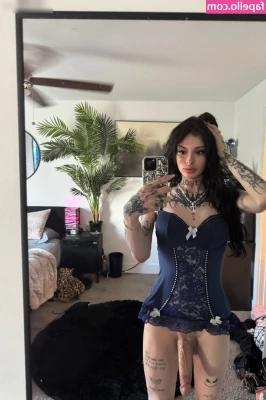 Kendalluvxx - hello darling  I want you to caress my ass with your cock