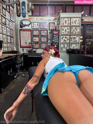 bellakristen - shiny big ass with butt plug