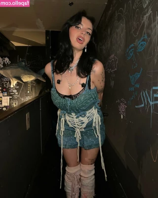 Rebecca Black [ rebecca-black ] - You going to cum all over me tonight