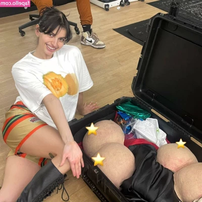 Rebecca Black [ rebecca-black ] - U CAN CALL ME YOUR 1 NOW BRING DAT ASS HERE