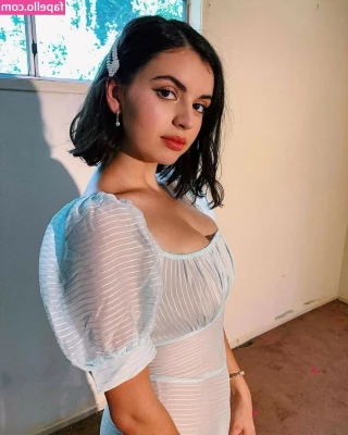 Rebecca Black [ rebecca-black ] - Good morning! ☀️✨ I am feeling edible, jsyk 😉😉