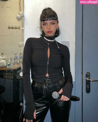 Rebecca Black [ rebecca-black ] - Just getting changed   and yes my body isn t perfect but it s mine
