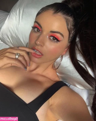 Rebecca Black [ rebecca-black ] - Going live tonight in a Hot Pink Slighshot   Be ready for the twerk