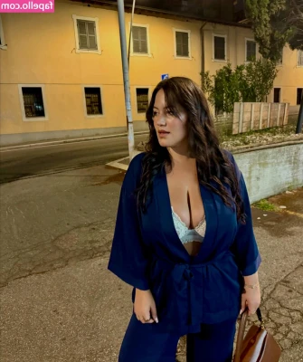 Martina Tomasso [ martina-tomasso ] - More flash back brunette minx pics 🥰