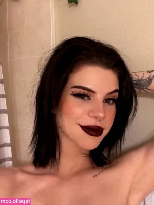 ellathrasher - Can I be your free use gamer girlfriend?