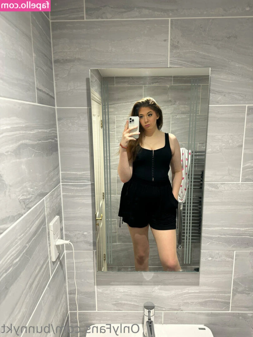 Tallbunnyy [ tallbunnyy-30 ] - Would You Cover My Soft Soles In Cum?