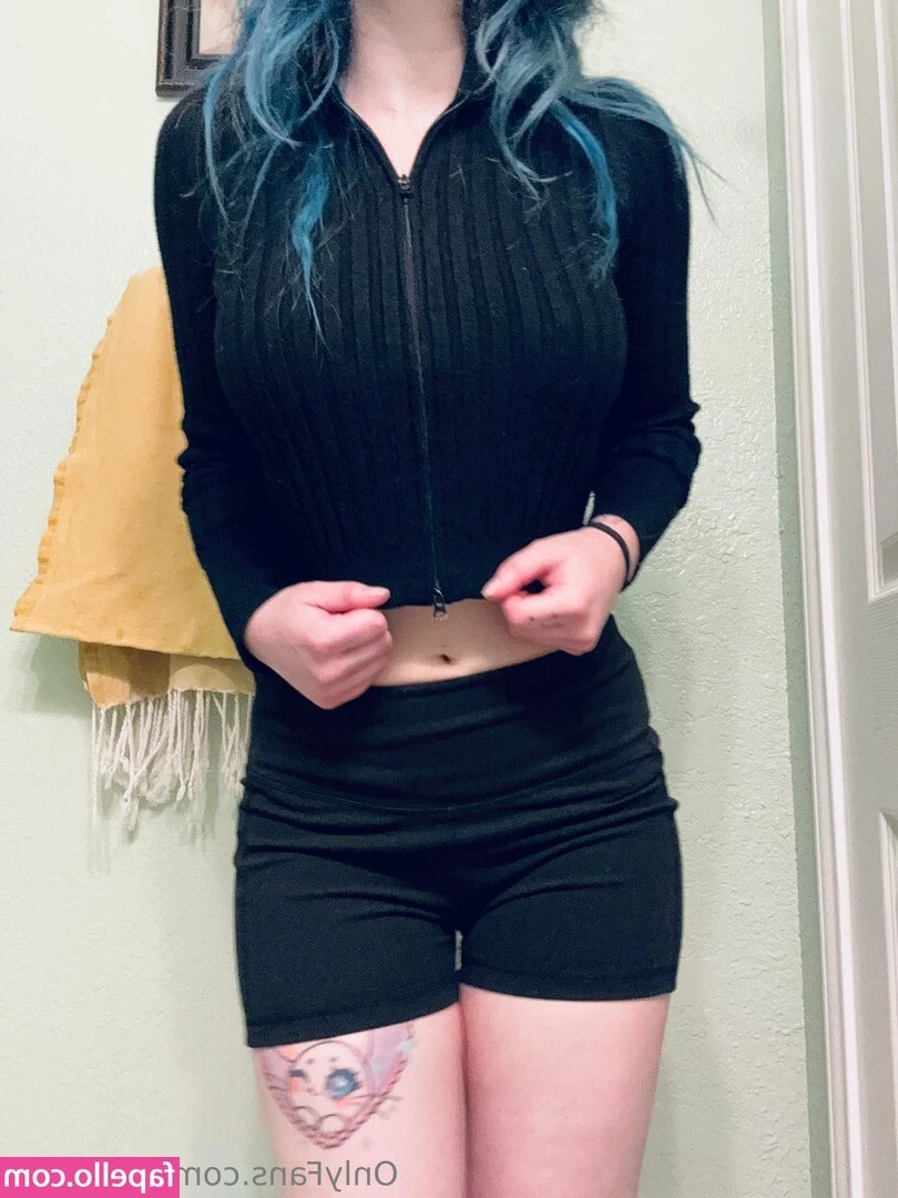 frostybun - i bet you didn’t know girls could be titty fucked 😈