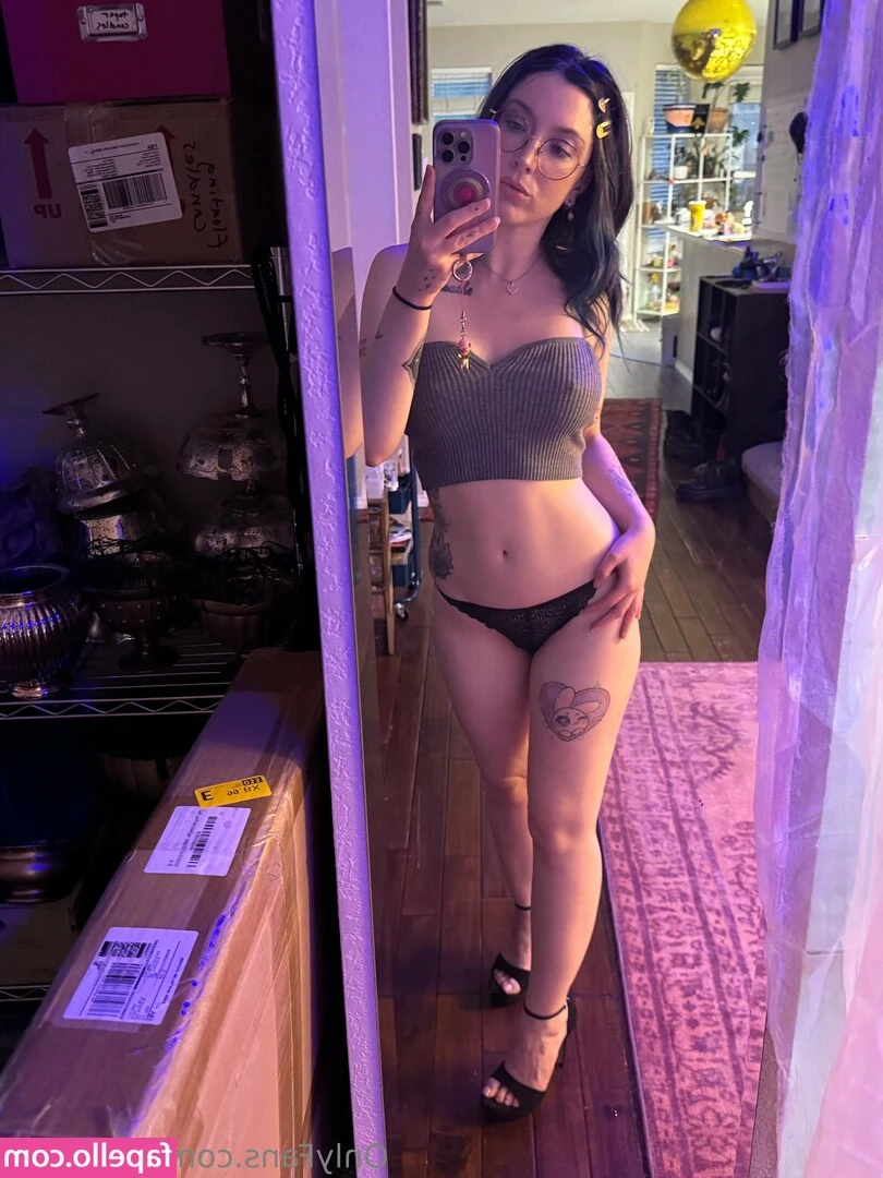 frostybun - Hey Baby I'm online cum chat with me let's see what kind of trouble