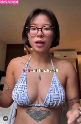 cassie_riley_crosbie [ cassie-riley-crosbie ] - You know what’s better than boobs?