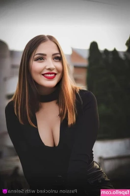 selena_girl [ selena-girl-1 ] - Wanna give Vicky a good spank?   What kind of vid should I make with