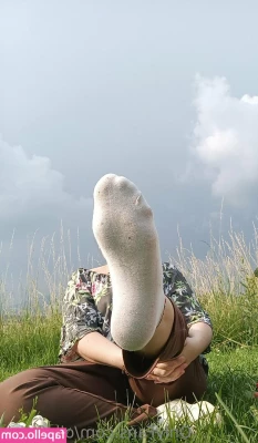 ollyfetish - Crushing tiny betas at the beach 😏😏😈😈