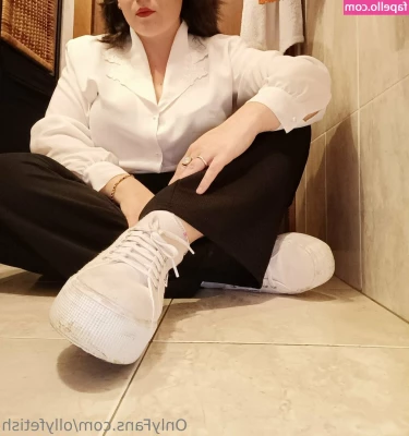 ollyfetish - Holy shit it worked! You installed a hidden camera into a lamp, then