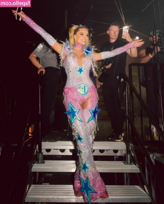 Paris Hilton [ paris-hilton ] - Boom she s back online