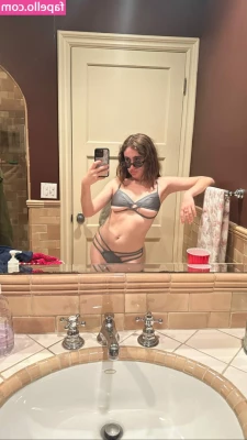 Rachel Anne Sennott [ rachel-anne-sennott ] - Just filmed a new video, half of this is sweat and half of it is baby