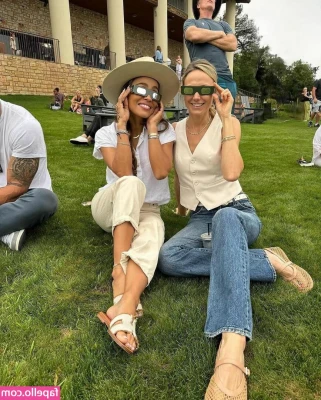 Stacy Keibler [ stacy-keibler ] - 🌞Good Morning my Luvs…..what are we doing today? I’m making part 1