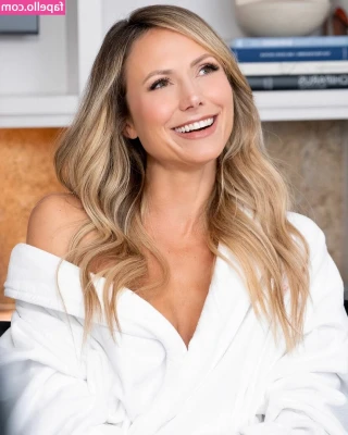 Stacy Keibler [ stacy-keibler ] - Happy Friday!  Prepare to be squished by thighs :D